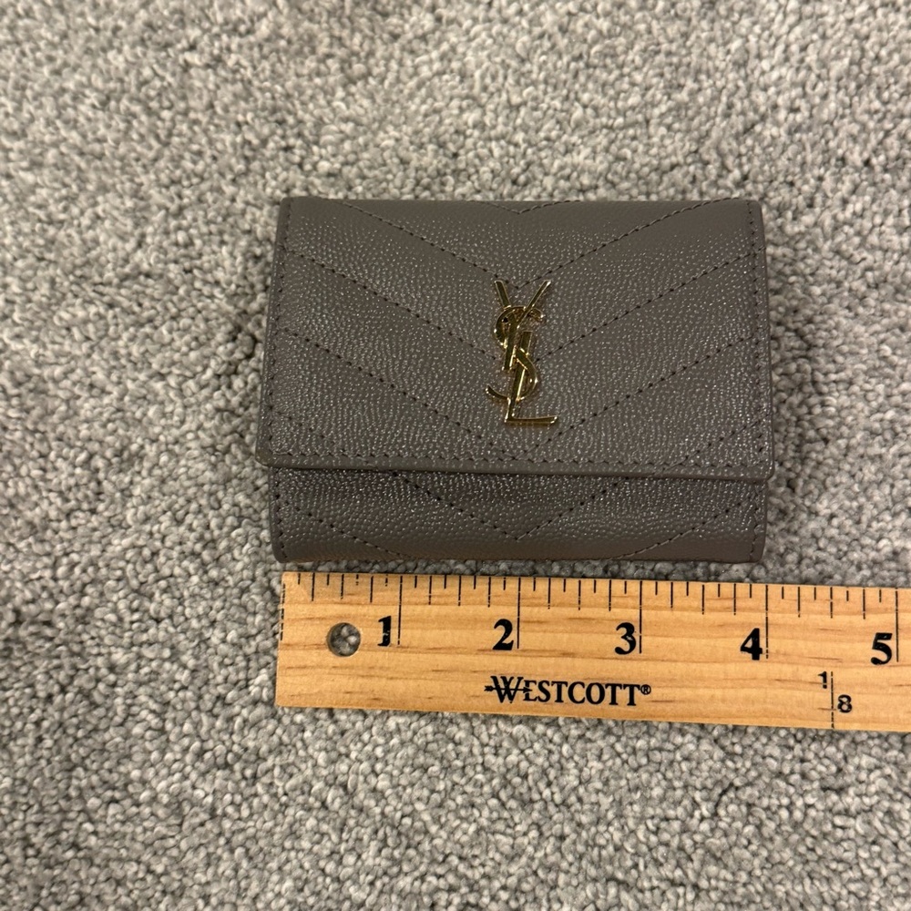 YSL Cassandra Key Case in Gray Grain de Poudre Leather NWB - Picture 12 of 13